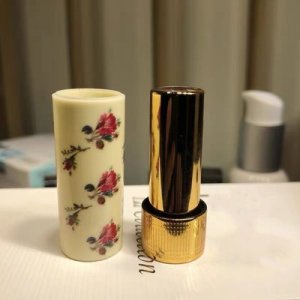 滋潤(rùn)碎花口紅可OEM/ODM代工