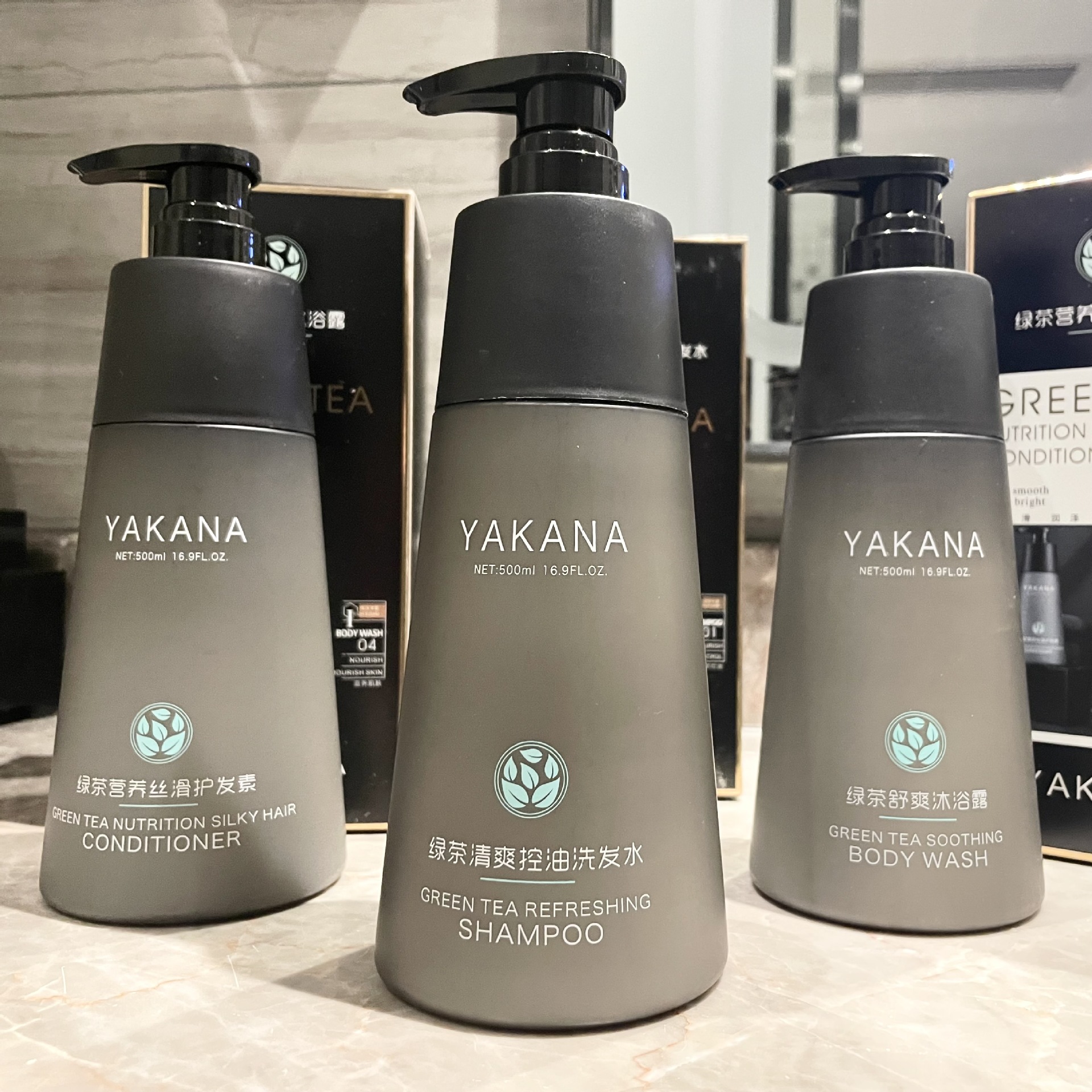 綠茶清爽控油洗發(fā)水沐浴露護發(fā)素三件套貼牌代加工,見證生產過程